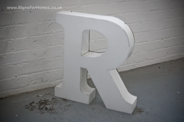 Letter 'R' light up sign